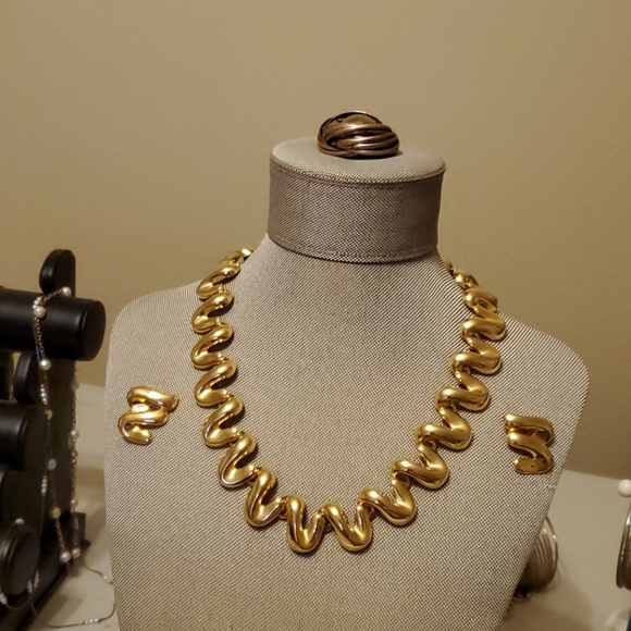 Necklace and earrings together - Picture 3 of 3